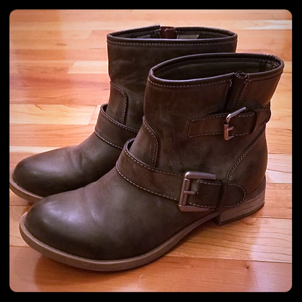 Shi by Journeys Brown Booties/Ankle Boots 6M